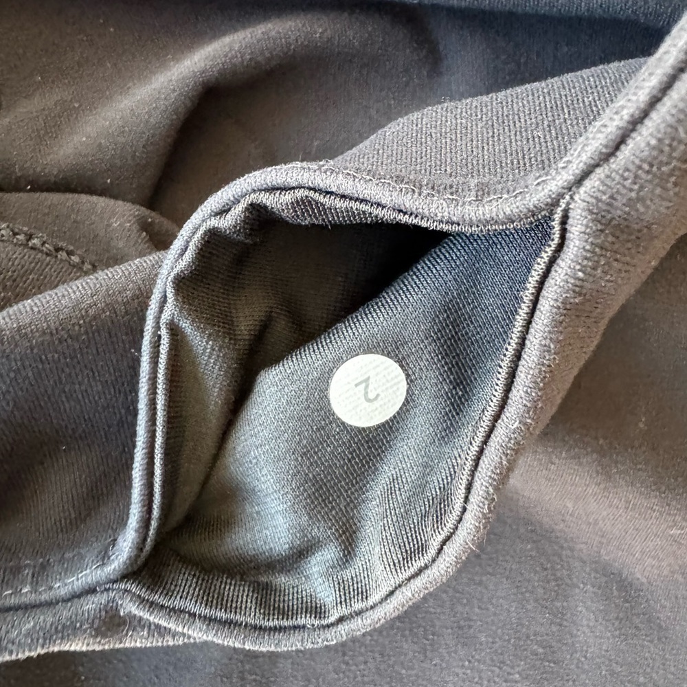 Black Lululemon Cropped leggings sz 2 - Picture 5 of 6